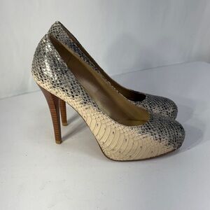 🪺Stuart Weitzman Cream and Gray Snakeskin hidden platform Heels